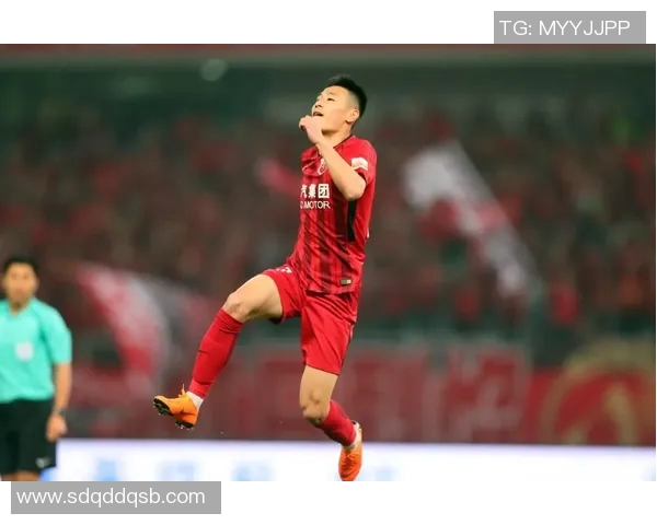 武磊单刀破门助力球队逆转胜利展现超强个人能力与团队配合