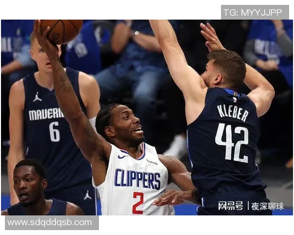 汤普逊队友感叹:他就是我们的得分机器 汤普逊队友感叹:他就是我们的得分机器